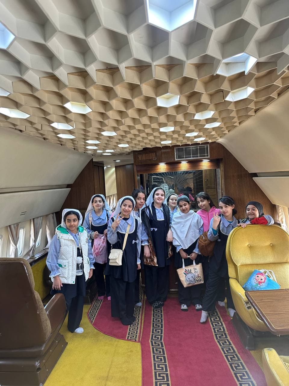 دبستان و پيش دبستاني دخترانه چشمه انديشه