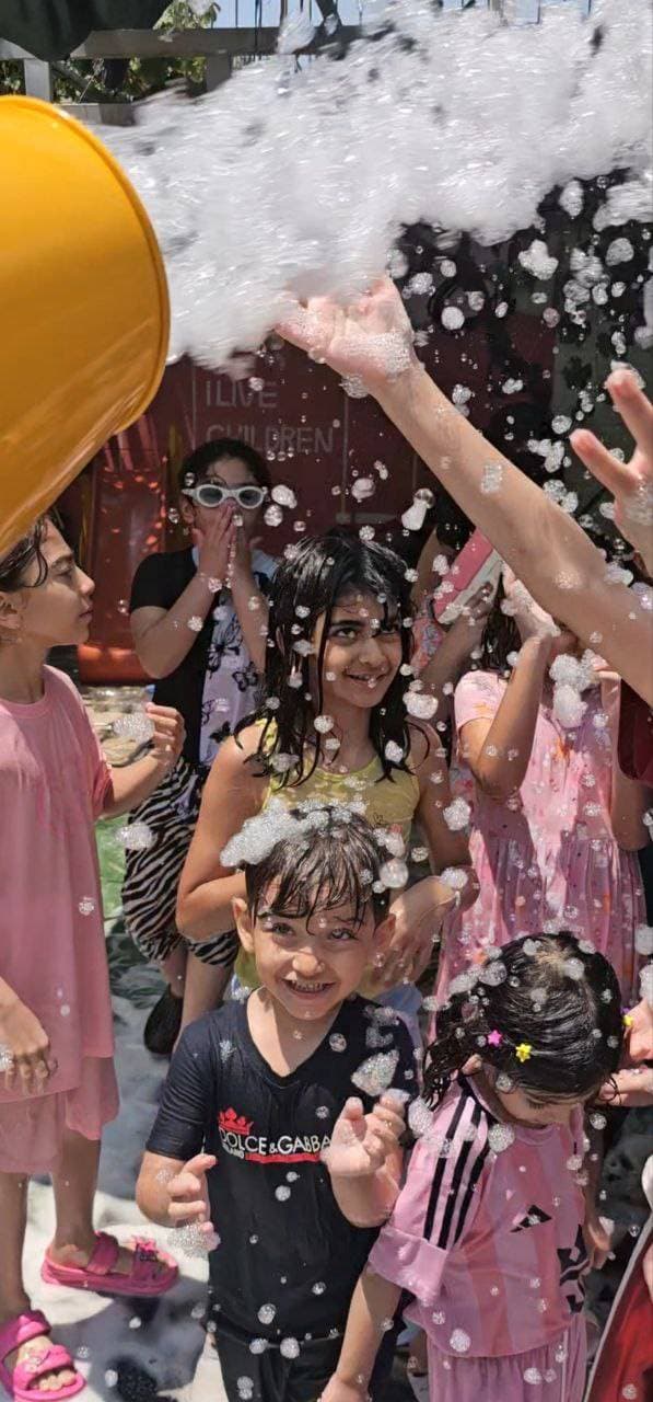 جشن آب و کف پارتی در روزهای گرم تابستان